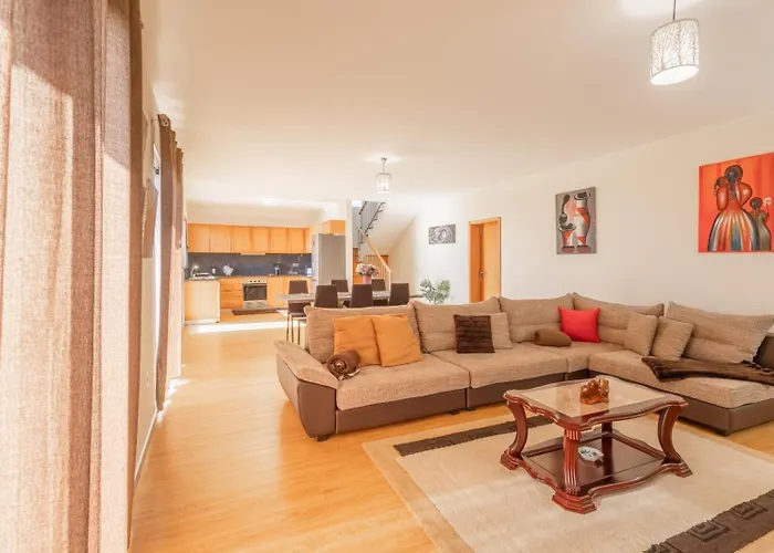 Angela- Madeira Group Holiday home